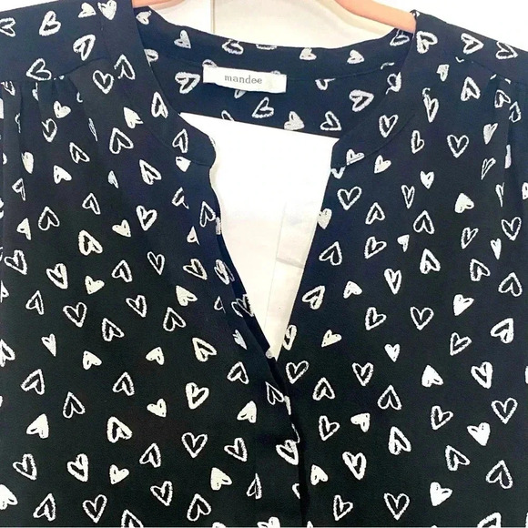 Mandee women black white heart print V neckline 1/2 cuffed  sleeves flowy top 2X - Picture 2 of 12